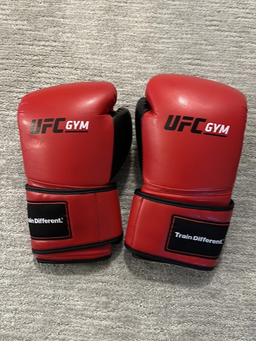 UFC Gym Training Boxing Gloves - 14oz unisex